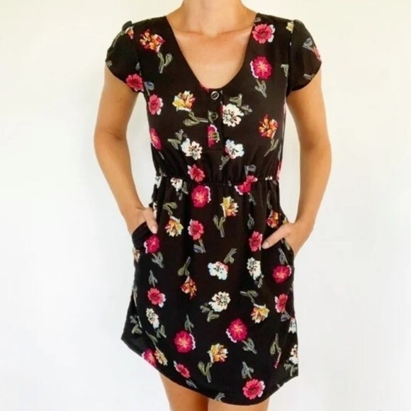 Tucker for Target Black & Pink Floral Print Short Sleeve Dress Size Medium - Picture 3 of 11